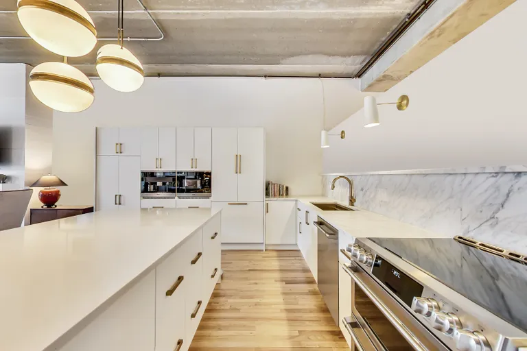 New York City Real Estate | View 1635 W Belmont, 206 | room 2 | View 3