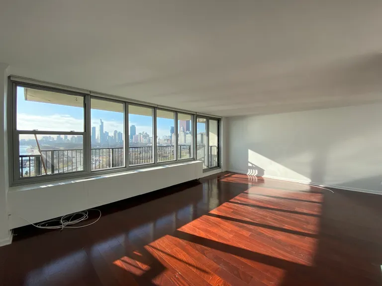 New York City Real Estate | View 400 E Randolph, 1511 | room 2 | View 3