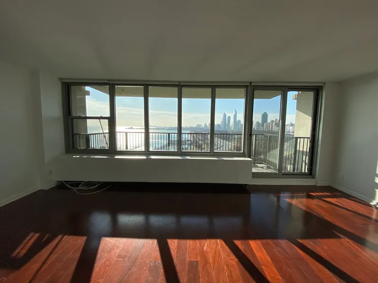 New York City Real Estate | View 400 E Randolph, 1511 | room 1 | View 2