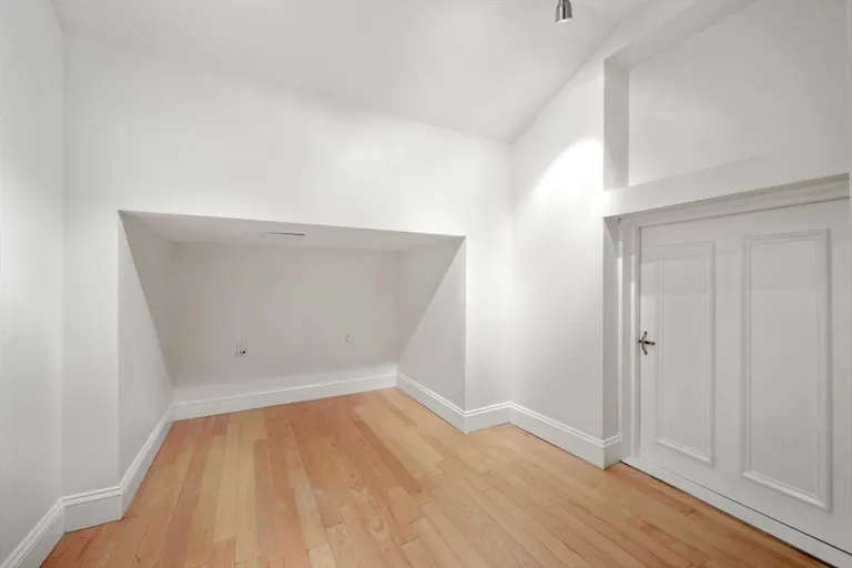 New York City Real Estate | View 10 Charlesgate E #1 | room 20 | View 21