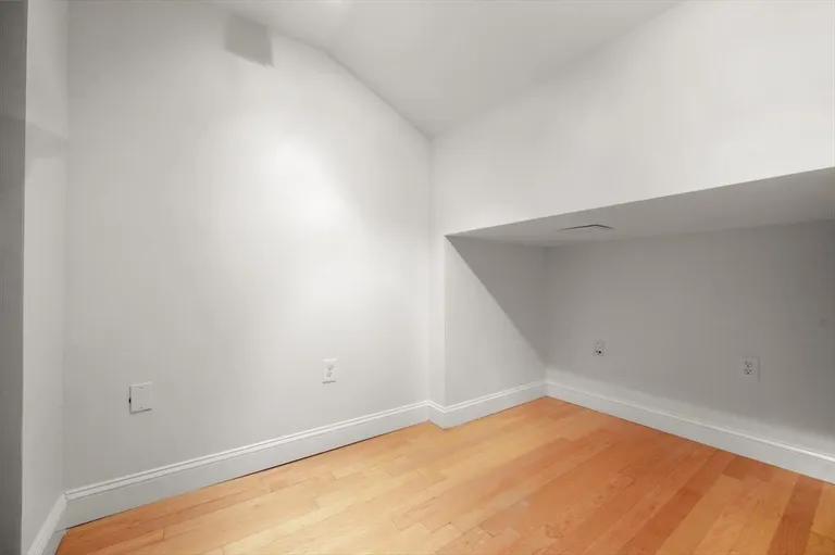 New York City Real Estate | View 10 Charlesgate E #1 | room 21 | View 22