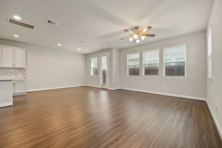 Houston Suburbs Real Estate | View 9913 Smokehouse Silo Lane | room 11 | View 12