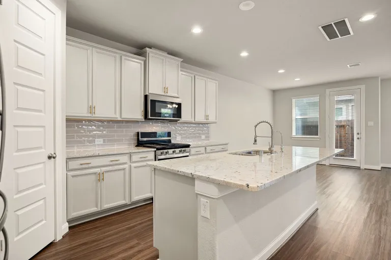 Houston Suburbs Real Estate | View 9913 Smokehouse Silo Lane | room 15 | View 16