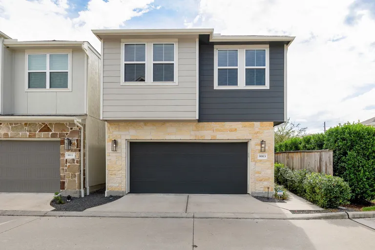 Houston Suburbs Real Estate | View 9913 Smokehouse Silo Lane | room 2 | View 3