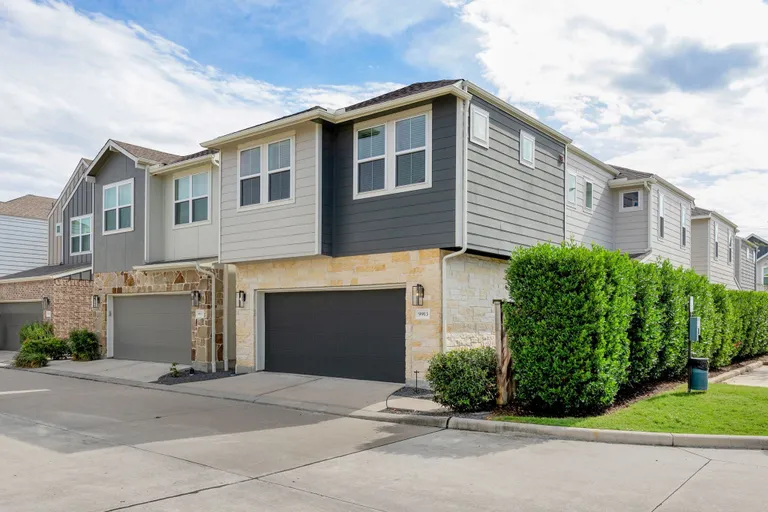 Houston Suburbs Real Estate | View 9913 Smokehouse Silo Lane | room 3 | View 4