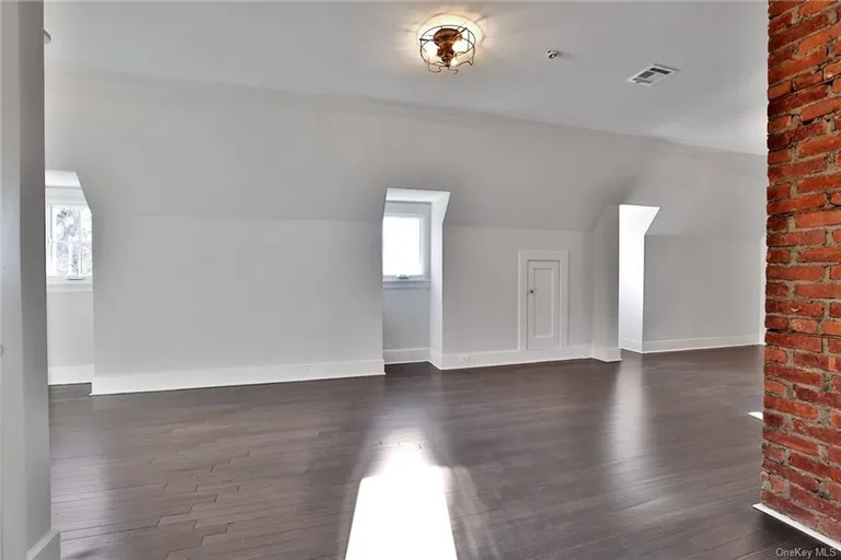 New York City Real Estate | View 20 Beech Lane | room 25 | View 26