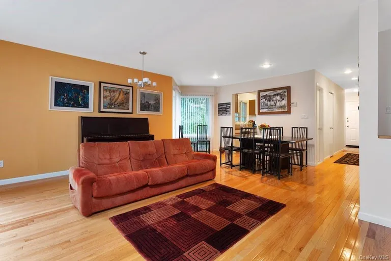New York City Real Estate | View 45 Spring Pond Drive | room 7 | View 8
