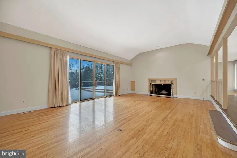 Central NJ/Bucks County, PA Real Estate | View 97 Hardy Drive | room 4 | View 5