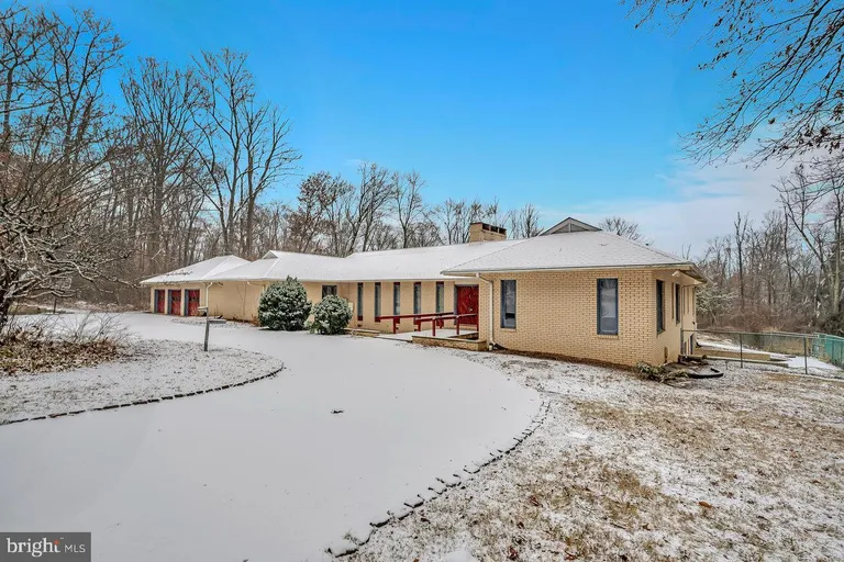 Central NJ/Bucks County, PA Real Estate | View 97 Hardy Drive | 5 Beds, 4 Baths | View 1