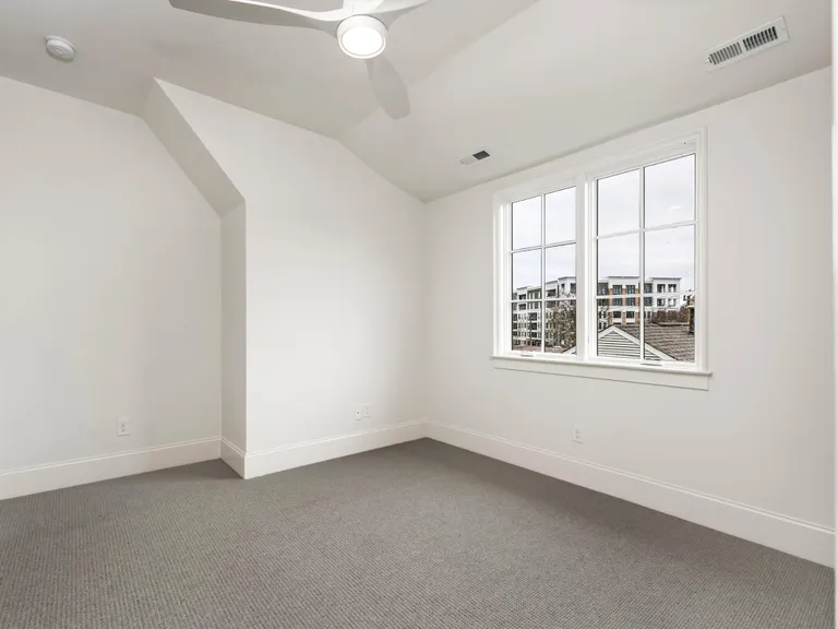 New York City Real Estate | View 238 S Laurel Avenue #A | room 32 | View 33