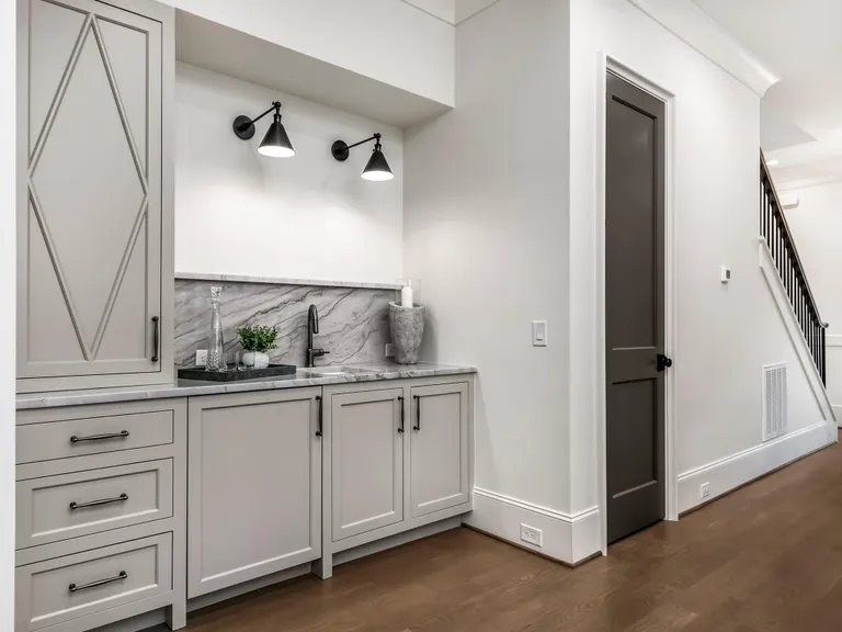 New York City Real Estate | View 238 S Laurel Avenue #A | room 9 | View 10