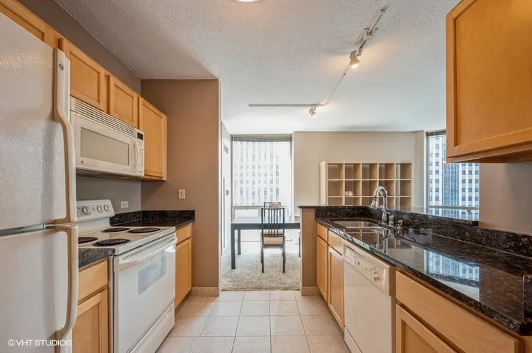 New York City Real Estate | View 222 N Columbus, 2102 | room 4 | View 5