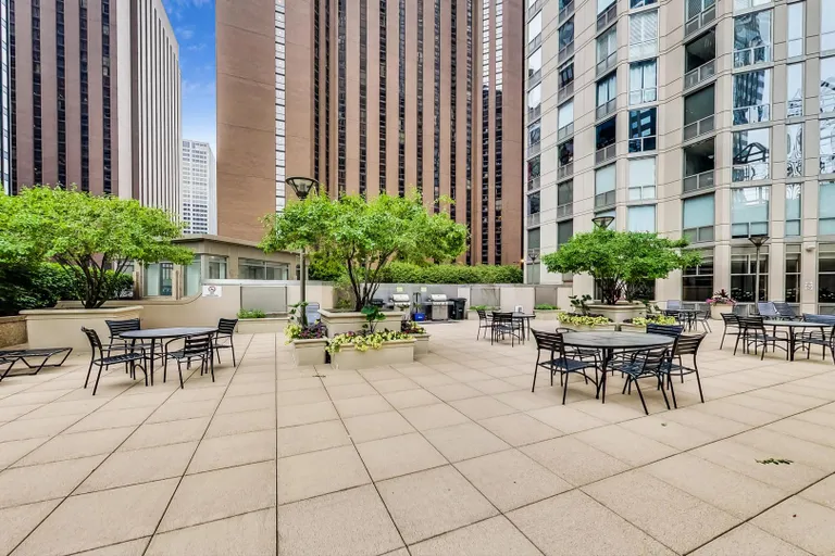 New York City Real Estate | View 222 N Columbus, 2102 | room 17 | View 18