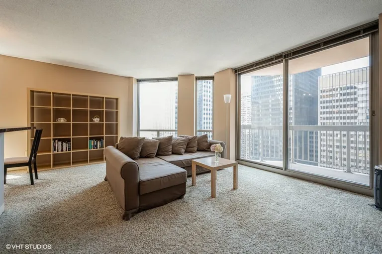 New York City Real Estate | View 222 N Columbus, 2102 | room 2 | View 3
