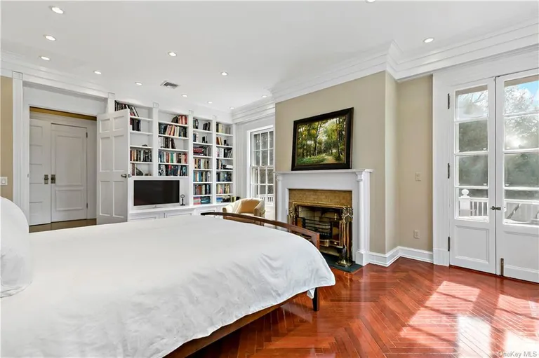 New York City Real Estate | View 3 Beechwood Way | room 12 | View 13