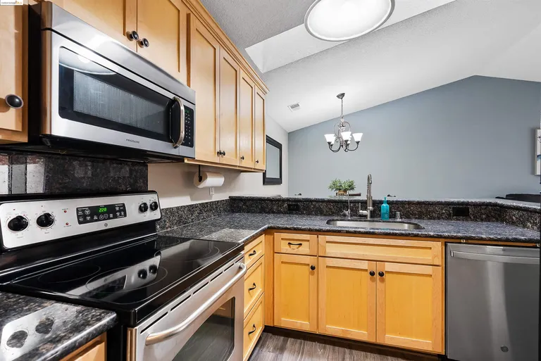Northern California Real Estate | View 863 Villa Ter | room 15 | View 16