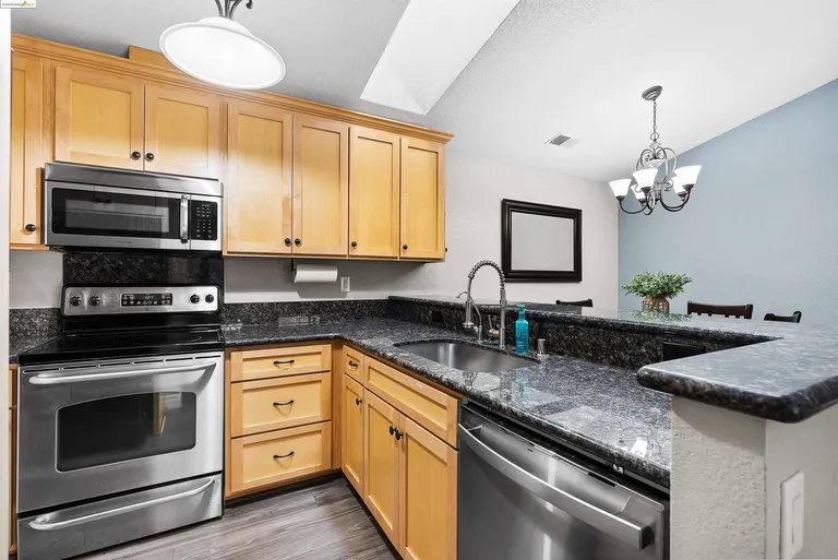 Northern California Real Estate | View 863 Villa Ter | room 13 | View 14