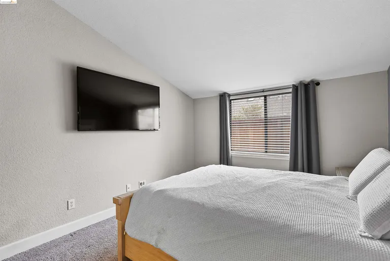 Northern California Real Estate | View 863 Villa Ter | room 22 | View 23