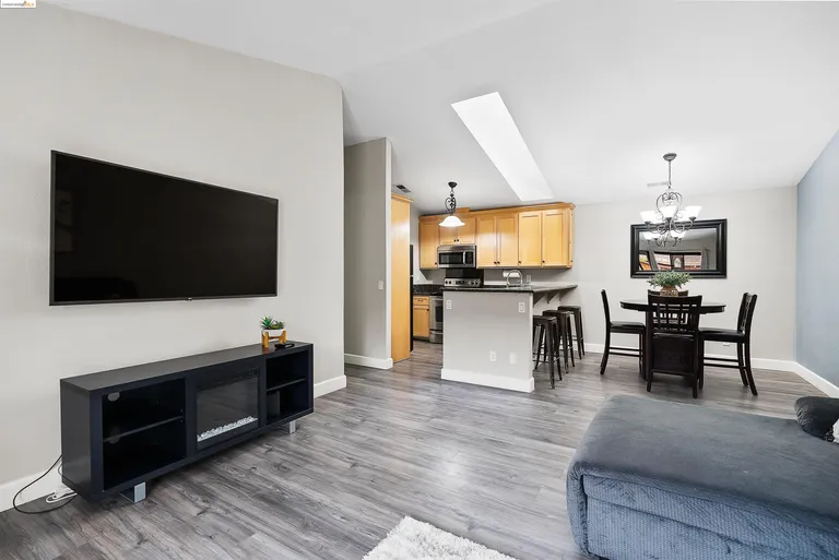 Northern California Real Estate | View 863 Villa Ter | room 8 | View 9