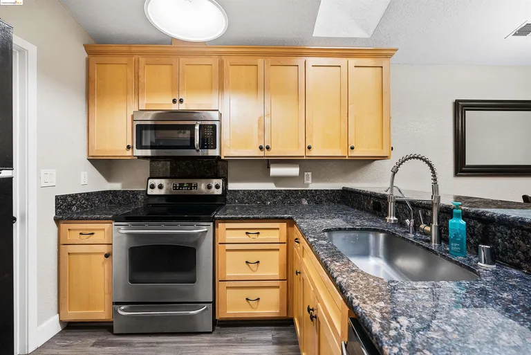 Northern California Real Estate | View 863 Villa Ter | room 14 | View 15