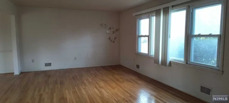New York City Real Estate | View 354 Forest Avenue | room 44 | View 45