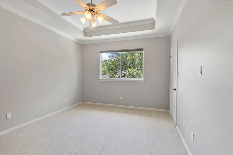 The Woodlands Real Estate | View 10 Sutton Mill Place | room 33 | View 34