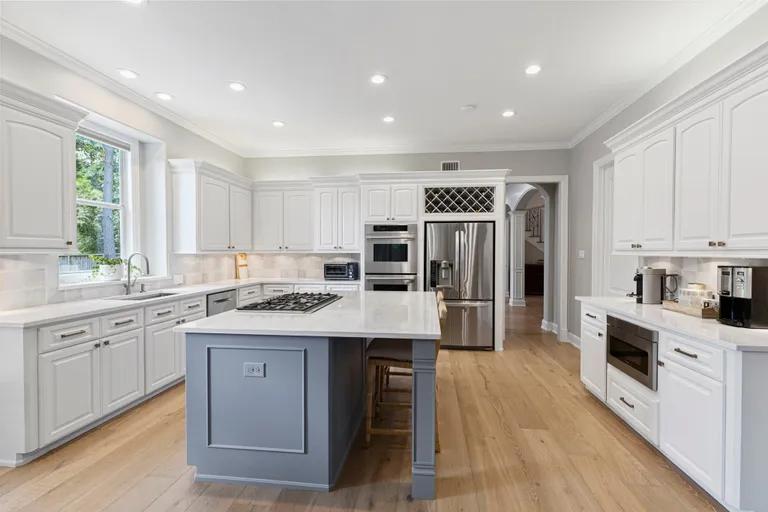 The Woodlands Real Estate | View 10 Sutton Mill Place | room 16 | View 17