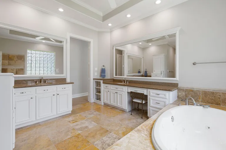 The Woodlands Real Estate | View 10 Sutton Mill Place | room 28 | View 29