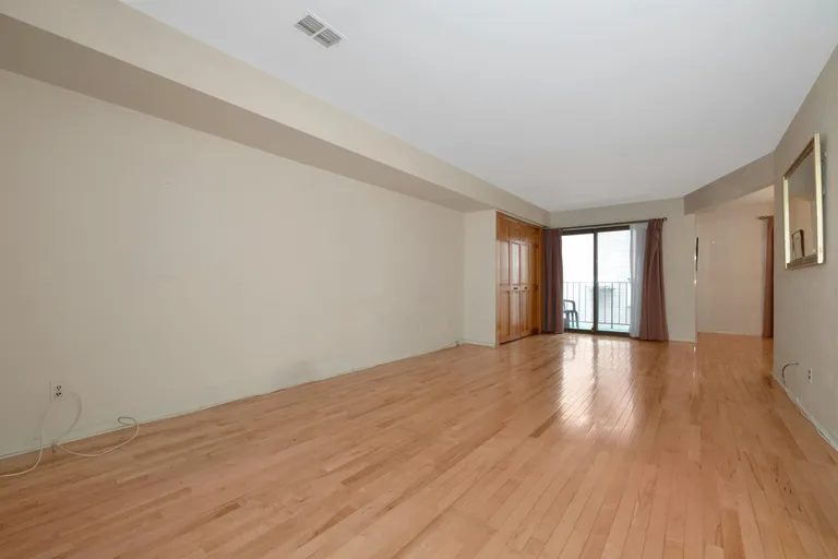 New York City Real Estate | View 8841 Kennedy Blvd | room 1 | View 2