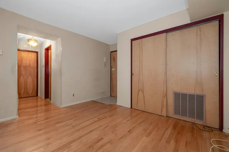 New York City Real Estate | View 8841 Kennedy Blvd | room 4 | View 5