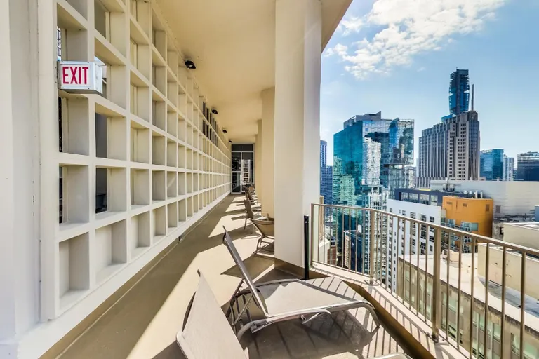 New York City Real Estate | View 535 N Michigan, 802 | room 13 | View 14