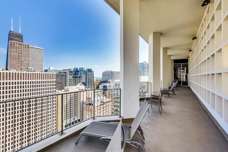 New York City Real Estate | View 535 N Michigan, 802 | room 14 | View 15