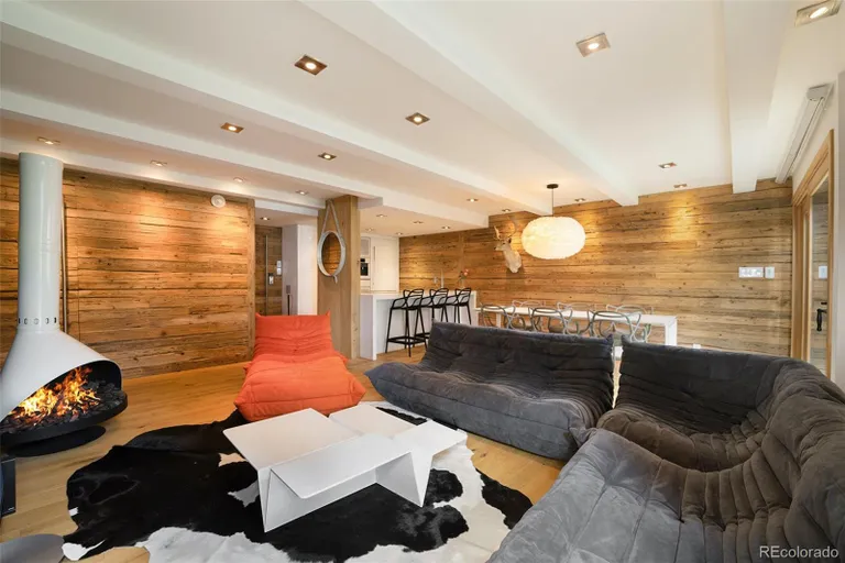 New York City Real Estate | View 300 E Lionshead Circle Unit# 8 | room 7 | View 8