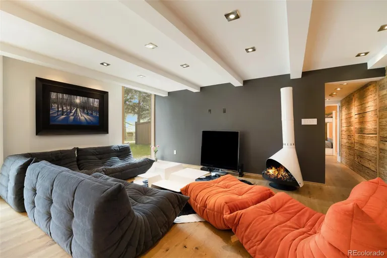 New York City Real Estate | View 300 E Lionshead Circle Unit# 8 | room 6 | View 7