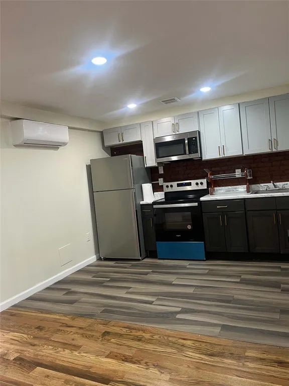 Rockland/Orange/NJ Real Estate | View 136 Johnston Street Unit# 2nd Floor | room 3 | View 4