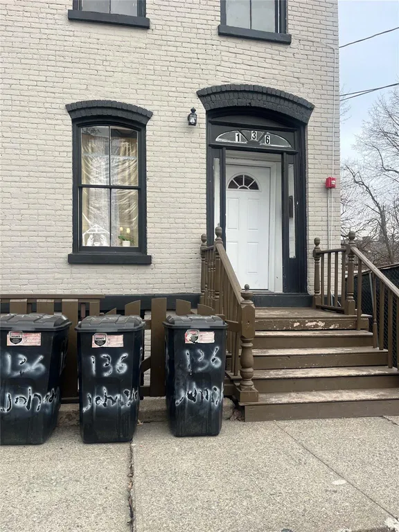 Rockland/Orange/NJ Real Estate | View 136 Johnston Street Unit# 2nd Floor | 3 Beds, 1 Bath | View 1