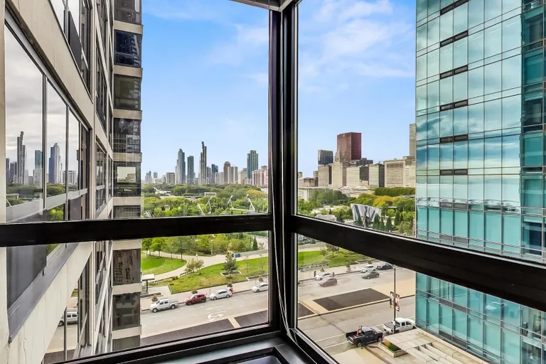 New York City Real Estate | View 360 E Randolph, 905 | room 11 | View 12