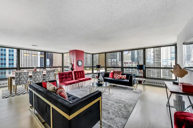 New York City Real Estate | View 360 E Randolph, 905 | room 1 | View 2