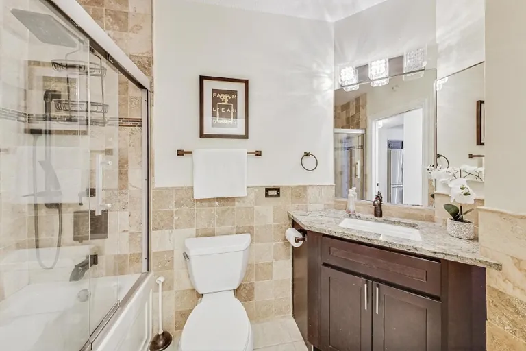 Chicago Real Estate | View 222 N Columbus, 1304 | room 18 | View 19