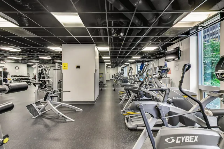 Chicago Real Estate | View 222 N Columbus, 1304 | room 31 | View 32