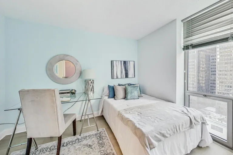 Chicago Real Estate | View 222 N Columbus, 1304 | room 15 | View 16