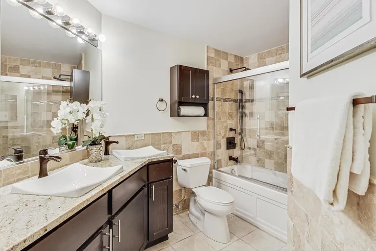 Chicago Real Estate | View 222 N Columbus, 1304 | room 14 | View 15