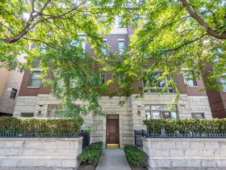 New York City Real Estate | View 3428 N Ashland, 1N | 2 Beds, 2 Baths | View 1