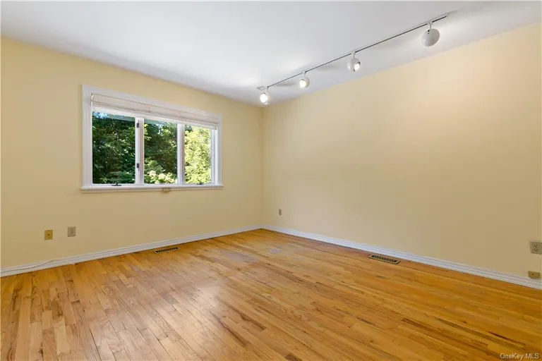 New York City Real Estate | View 28 Beechwood Way | room 17 | View 18