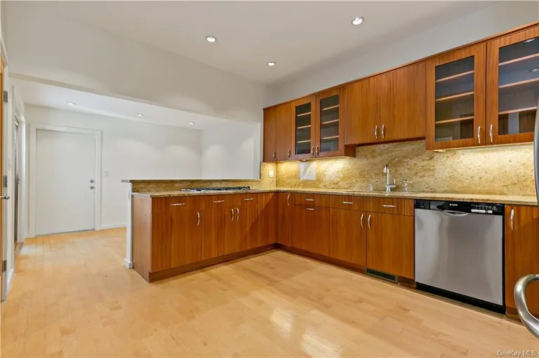 New York City Real Estate | View 28 Beechwood Way | room 5 | View 6