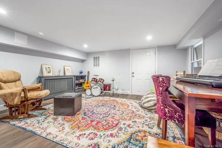 New York City Real Estate | View 20 Riverview Avenue | room 4 | View 5