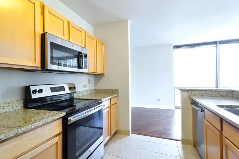 New York City Real Estate | View 222 N Columbus, 2108 | room 9 | View 10
