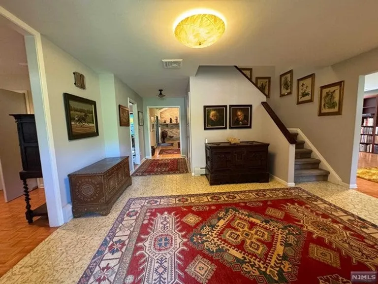 Bergen County Real Estate | View 125 Dyer Court | room 3 | View 4