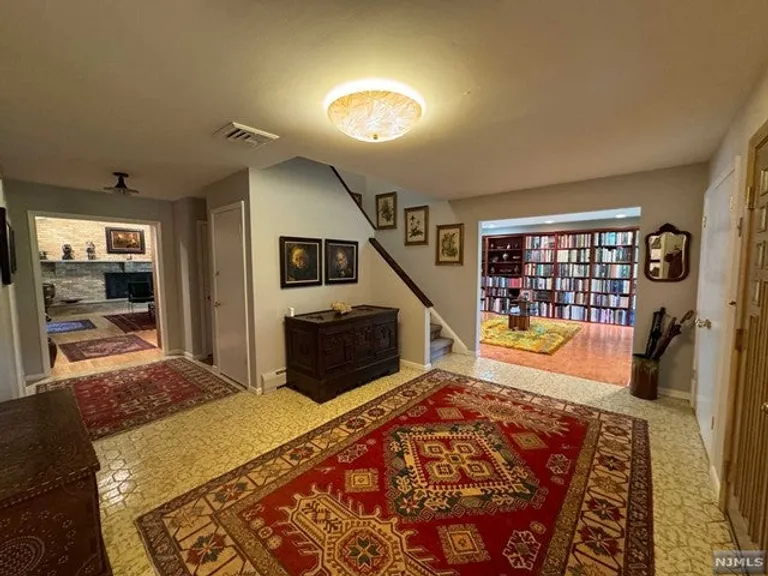 Bergen County Real Estate | View 125 Dyer Court | room 2 | View 3