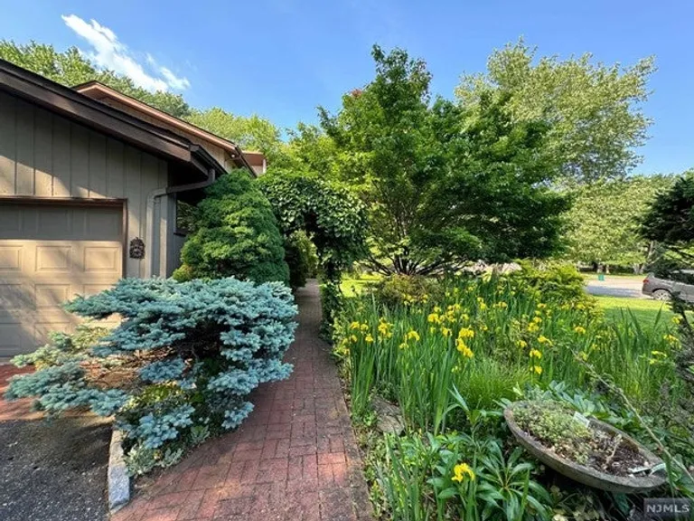 Bergen County Real Estate | View 125 Dyer Court | room 28 | View 29